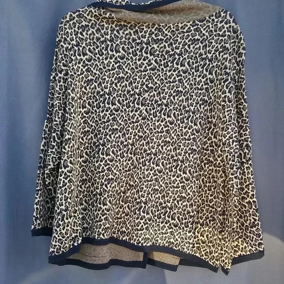 Nine west Animal print 2 button blazer/cover up 1X - Picture 3 of 6